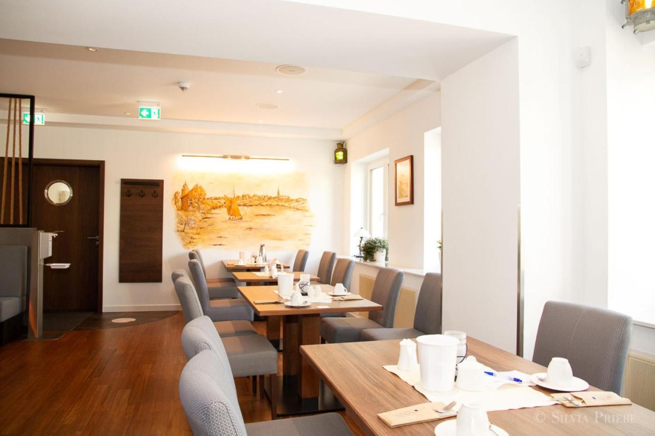 Ostseehotel Wustrow Вустров Екстериор снимка