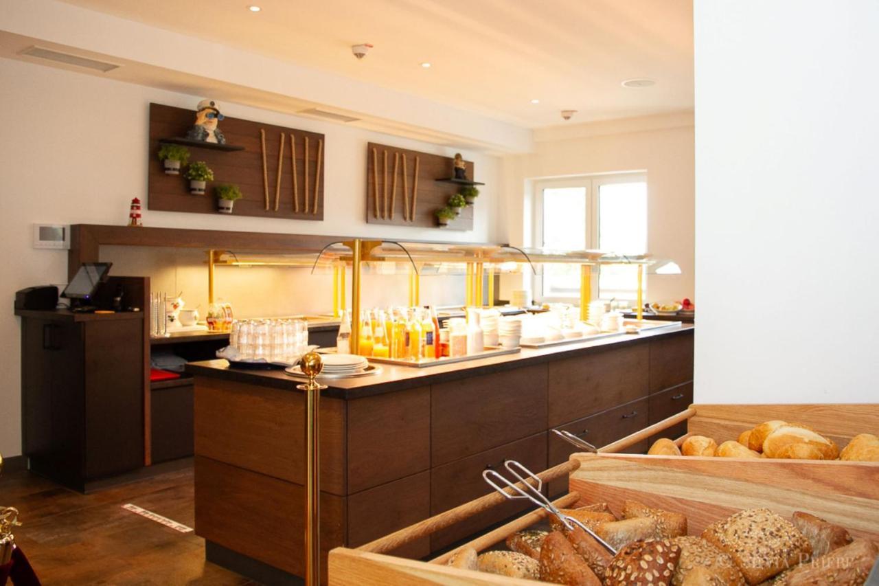 Ostseehotel Wustrow Вустров Екстериор снимка